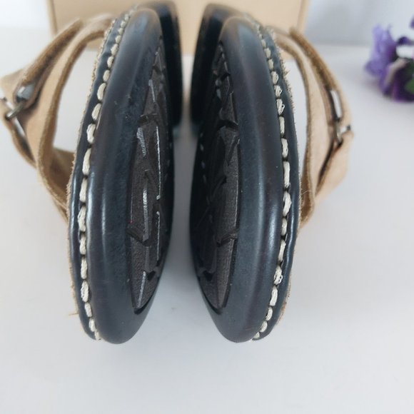 Earth Spirit Tan Sandals - Picture 10 of 15